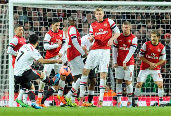 Arsenal vencio 2-1 a Liverpool y clasificó a cuartos de final de la Copa FA.