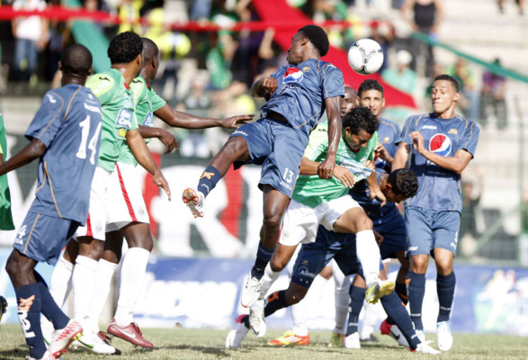Imágenes del accidentado partido Marathón-Motagua