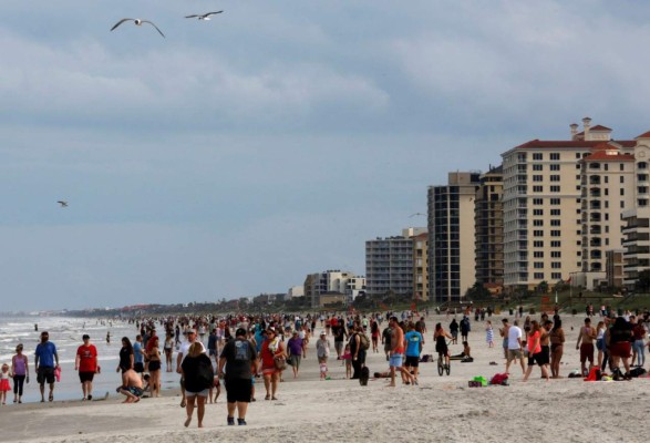 Playas de Florida son abiertas y se aglomera la gente en pleno brote de coronavirus