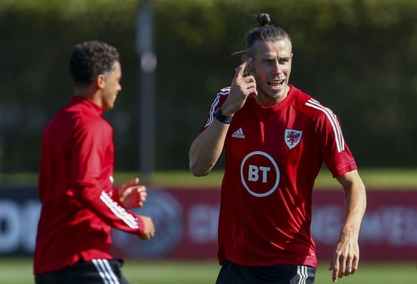 Es irreconocible: Gareth Bale muestra su verdadero 'look' en la selección de Gales