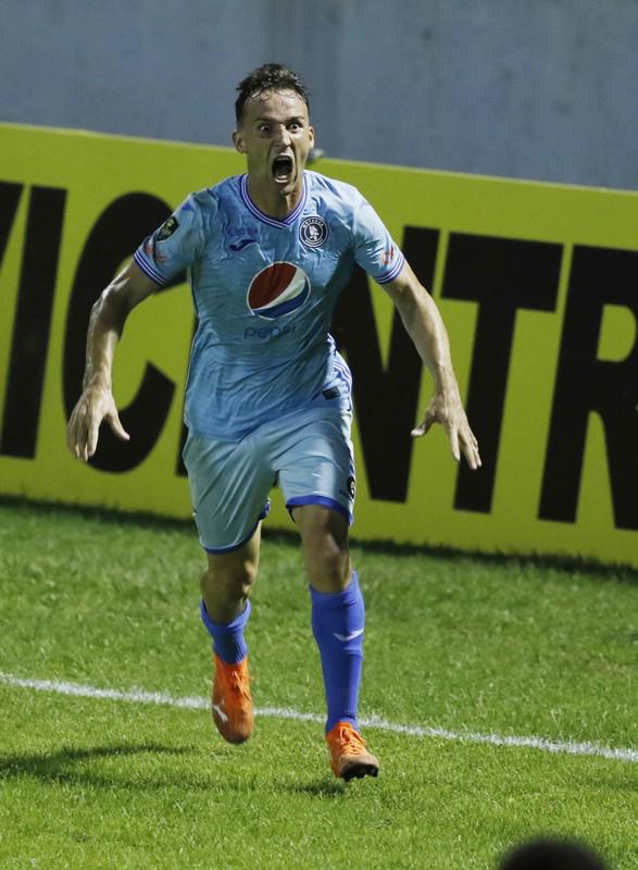 FICHAJES: Jugador se va de Olimpia a Marathón, Vida con tres altas más, otro hondureño a Costa Rica y ¿vuelve Klusener?