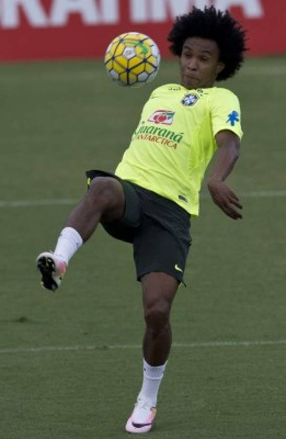 Así fue el primer entrenamiento de Neymar con Brasil de cara al juego ante Uruguay