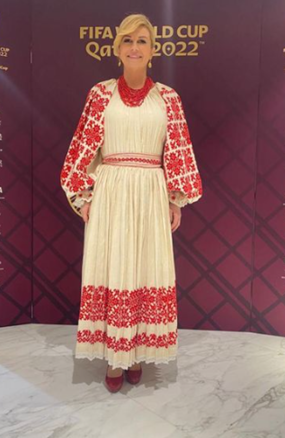 Fue un talismán en Rusia-2018 y ahora promete volver para la final en Qatar: ¿Qué fue de la hermosa expresidenta de Croacia?