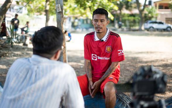 Bayron Méndez atendió a DIEZ en el campo municipal de La Lima, Cortés.