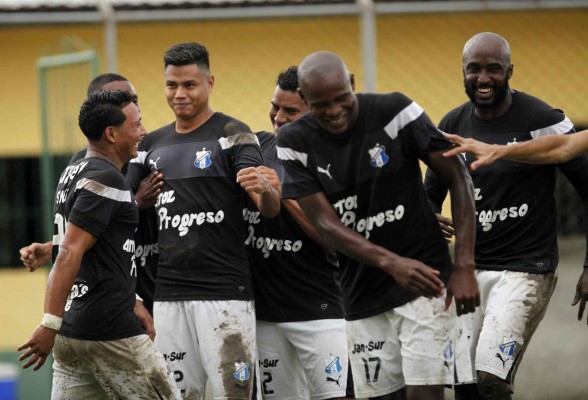 RUMORES Y FICHAJES: Primo del Kun Agüero al Real Sociedad y vuelve el 'Rulo' Varela&nbsp;&nbsp;