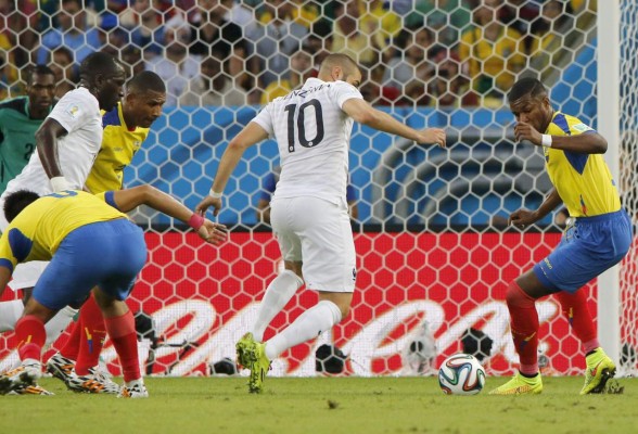 Francia empató para ser líder de grupo y eliminar a Ecuador