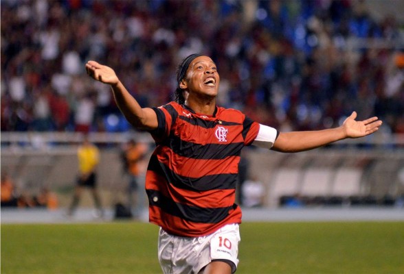 La larga carrera de Ronaldinho en imágenes