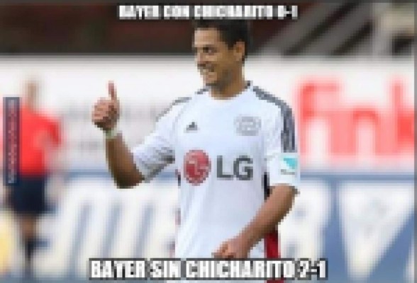 Los memes que dejaron las fallas del Chicharito ante el Barcelona