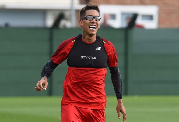 Curioso: Roberto Firmino entrena con anteojos al estilo Edgar Davids
