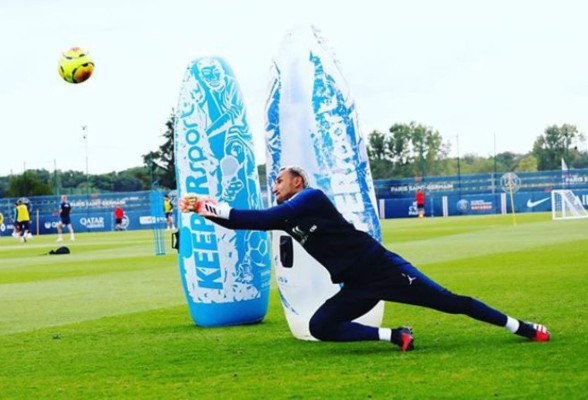 La metamorfosis de Keylor Navas desde que llegó al PSG: Cambio de look, saliditas y nuevos amigos
