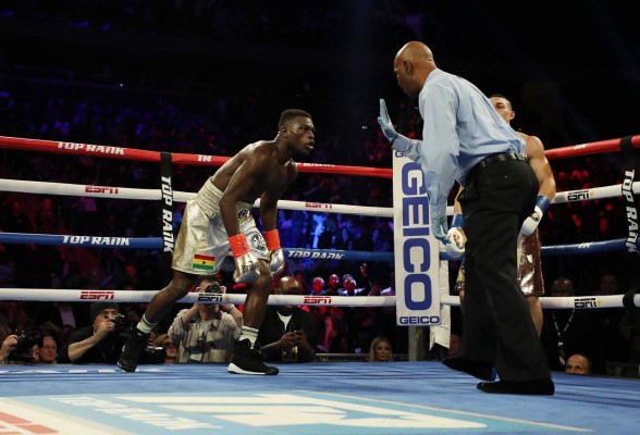 En fotos: Así noqueó el hondureño Teófimo López a Richard Commey