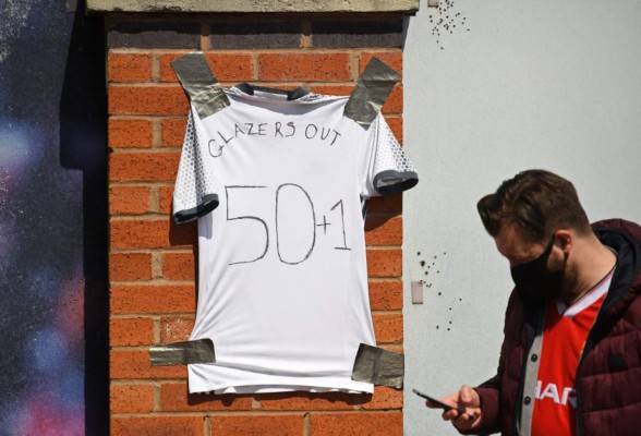 Impactantes imágenes: aficionados del Manchester United asaltan Old Trafford y aplazan el clásico inglés