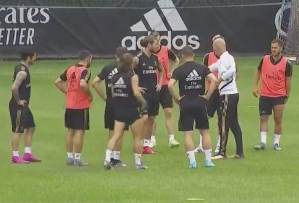 Así fue el regreso de Zidane a la pretemporada del Real Madrid tras la muerte de su hermano