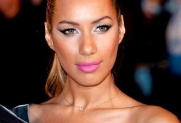 Leona Lewis maravilló con su voz y belleza en la gala del Balón de Oro