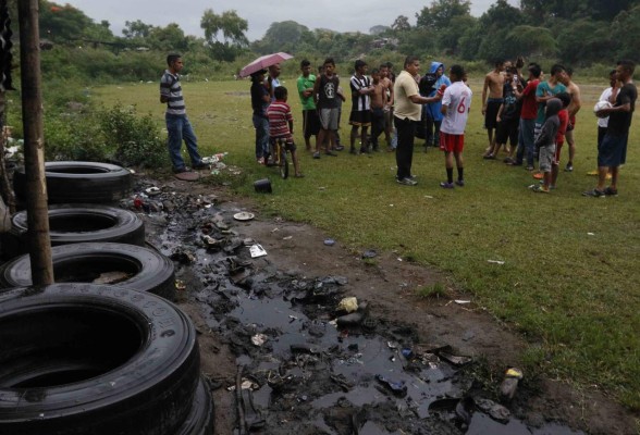 FOTOS: Así es un partido en un bordo de Honduras