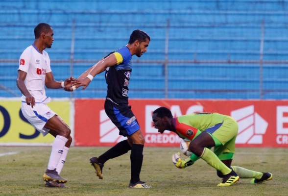 Fichajes: Pedro Troglio renovaría con Olimpia y hondureña se probará en el Sevilla