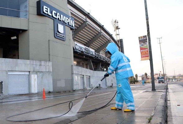 ¡Sin escupir ni sacudirse la nariz! Las medidas que se adoptarían para la reanudación del fútbol