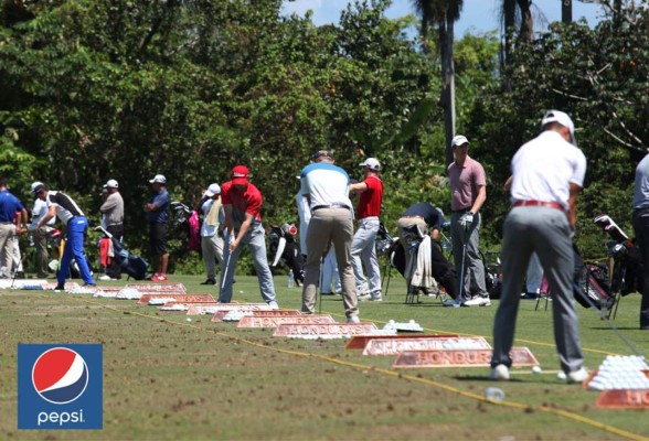 Los golfistas prepararon sus mejores golpes en Indura