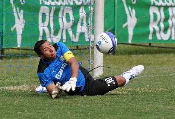 Guatemala: Paredes se recupera y entrena con Comunicaciones