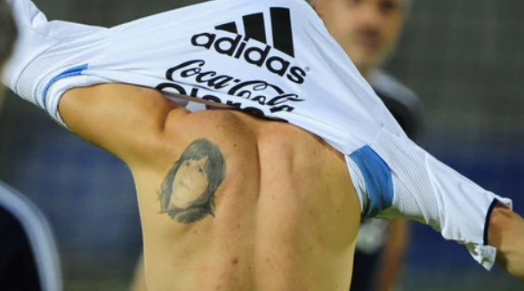 ¿Quién es la mujer? Messi muestra el tatuaje que lleva en su espalda y el portero de Curazao revela qué le dijo el argentino tras el partido