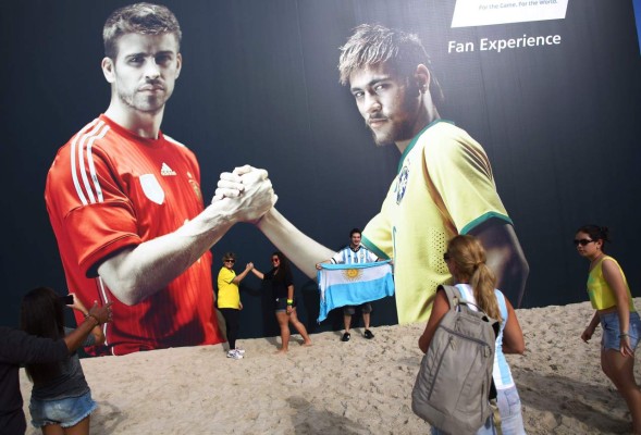 Alemanes y argentinos ya viven su fiesta previo a la final del Mundial.