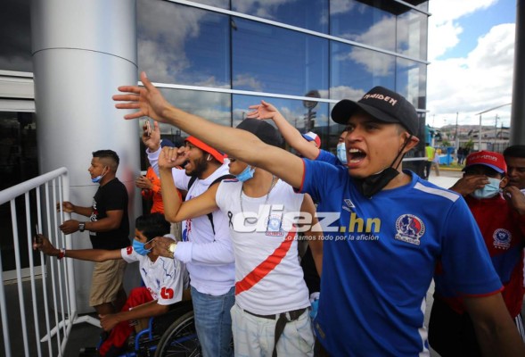 ¡Cánticos y nuevo look! La partida de Olimpia rumbo a Orlando para enfrentar al Montreal Impact