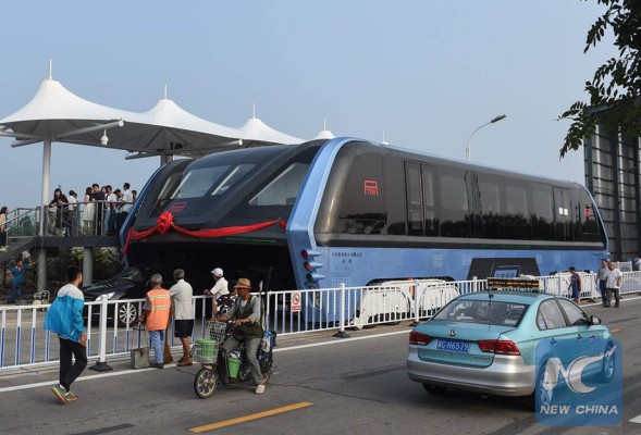 ¡Espectacular! Así es el autobús de tránsito eleveado que se inaugura en China