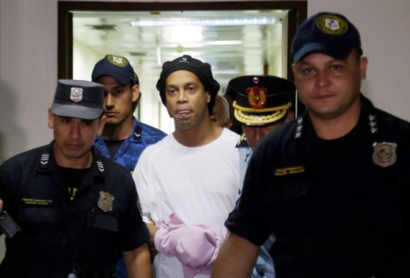 Ronaldinho, Renato Ibarra y otros futbolistas que han pisado una cárcel; siete hondureños en la lista