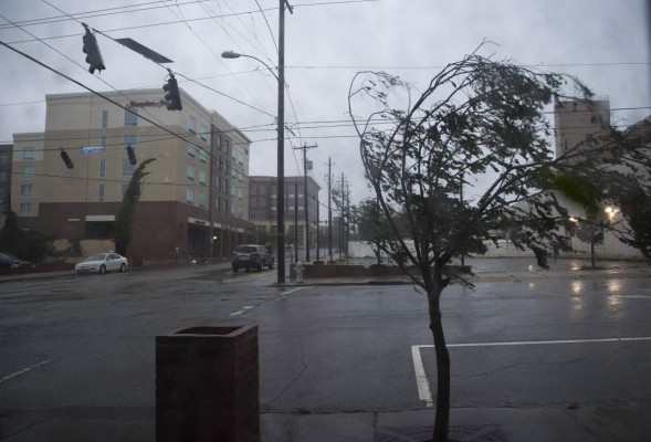 EN FOTOS: Huracán Florence ya golpeó con fuerza la costa este de Estados Unidos