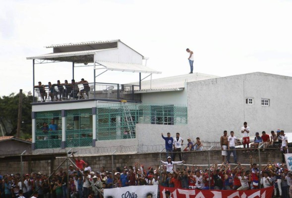 ¡Una locura! Las imágenes que dejó el amistoso de Olimpia en Cantarranas