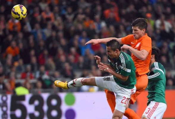 México vence 3-2 a Holanda con goles de Carlos Vela y Chicharito Hernández