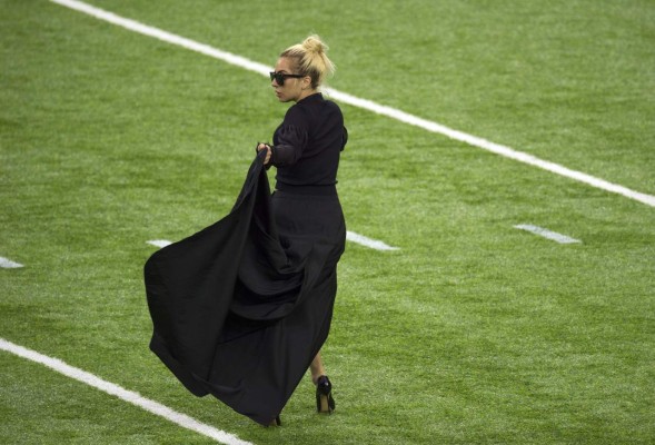 Lady Gaga sorprende a todos en el Super Bowl al enseñar sus partes íntimas