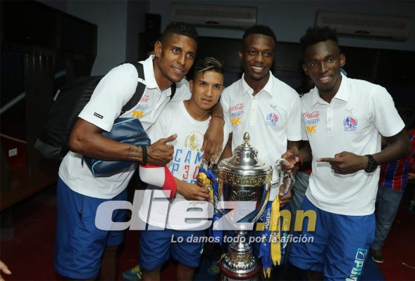 Así fue la celebración íntima del Olimpia en el camerino tras ganar la Copa 30