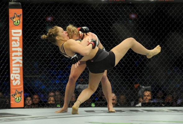 EN FOTOS: Así fue la humillante paliza que le dio Holly Holm a Ronda Rousey