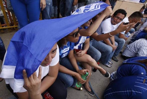 ¡La afición hondureña llenó el estadio Olímpico! .