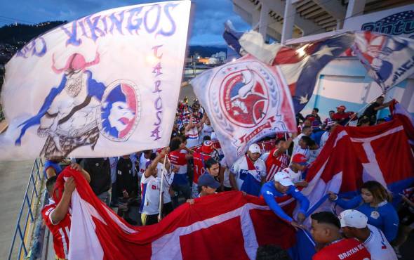 Los fanáticos del Olimpia arribando al estadio Nacional Chelato Uclés.