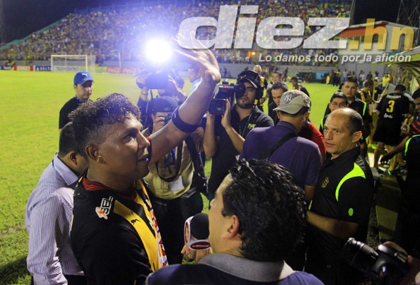 Inolvidable despedida de un ídolo Carlos Pavón