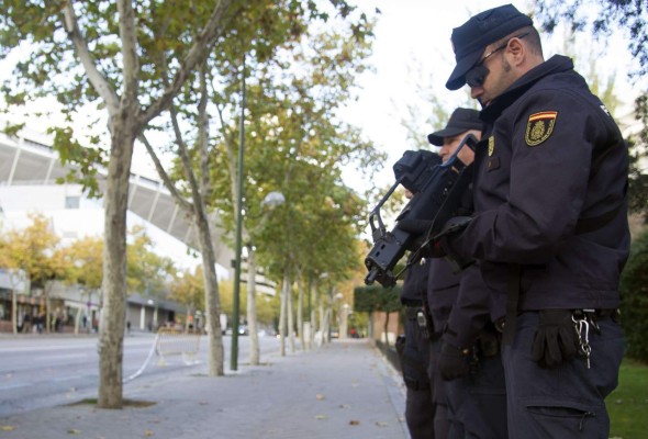 FOTOS: Seguridad de pies a cabeza en el Bernabéu para el clásico
