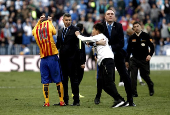 FOTOS: Los espontáneos más recordados que se han metido a la cancha por Messi