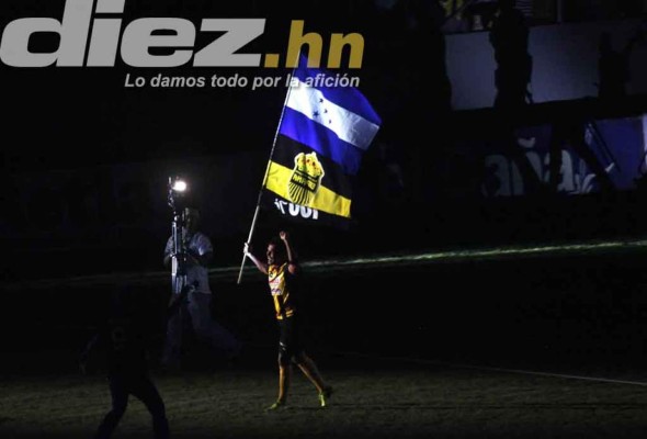 Inolvidable despedida de un ídolo Carlos Pavón