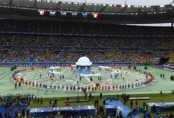 Así fue la espectacular inauguración de la Eurocopa de Francia 2016