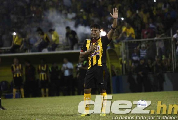 Inolvidable despedida de un ídolo Carlos Pavón