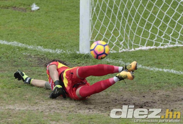 NO SE VIO: Aficionados terminan gaseados por la policía en el clásico sampedrano