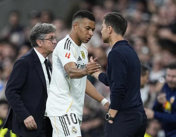 Mbappé mueve los hilos: ¡el técnico que le pide a Florentino como reemplazo de Arbeloa en el Real Madrid!