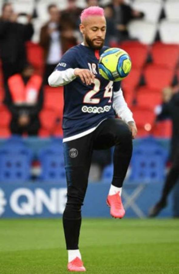Neymar estrena extravagante 'look' y le rinde homenaje a Kobe Bryant en partido del PSG