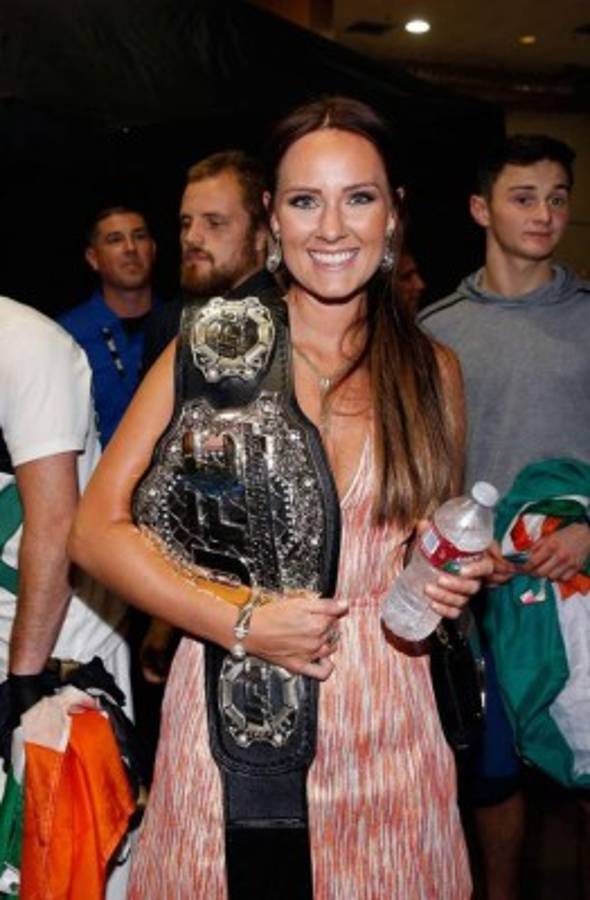 Las espectaculares mujeres de McGregor y Mayweather