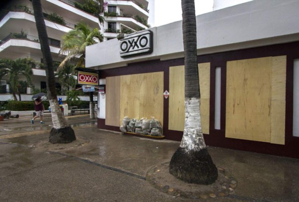 FOTOS | Así recibe México la llegada del monstruoso huracán Patricia