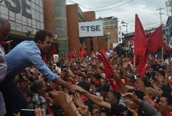 LOCURA: Así festejó Salvador Nasralla tras declararse como el próximo presidente de Honduras