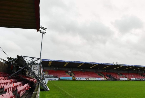 Huracán Ofelia hace estragos y daña gravemente un estadio de fútbol