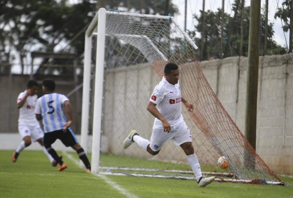 Los 10 futbolistas olvidados por Nahún Espinoza en Olimpia en el Apertura 2018